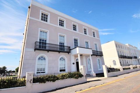 2 bedroom apartment to rent, East Terrace, Walton on the Naze CO14