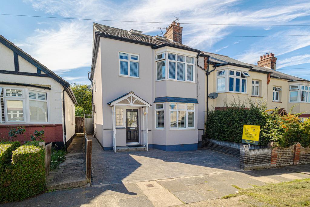 St. Clements Avenue, Leighonsea, SS9 5 bed semidetached house for