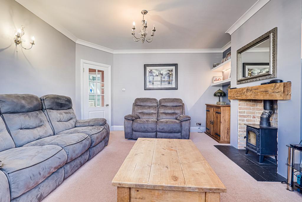 St. Clements Avenue, Leighonsea, SS9 5 bed semidetached house for