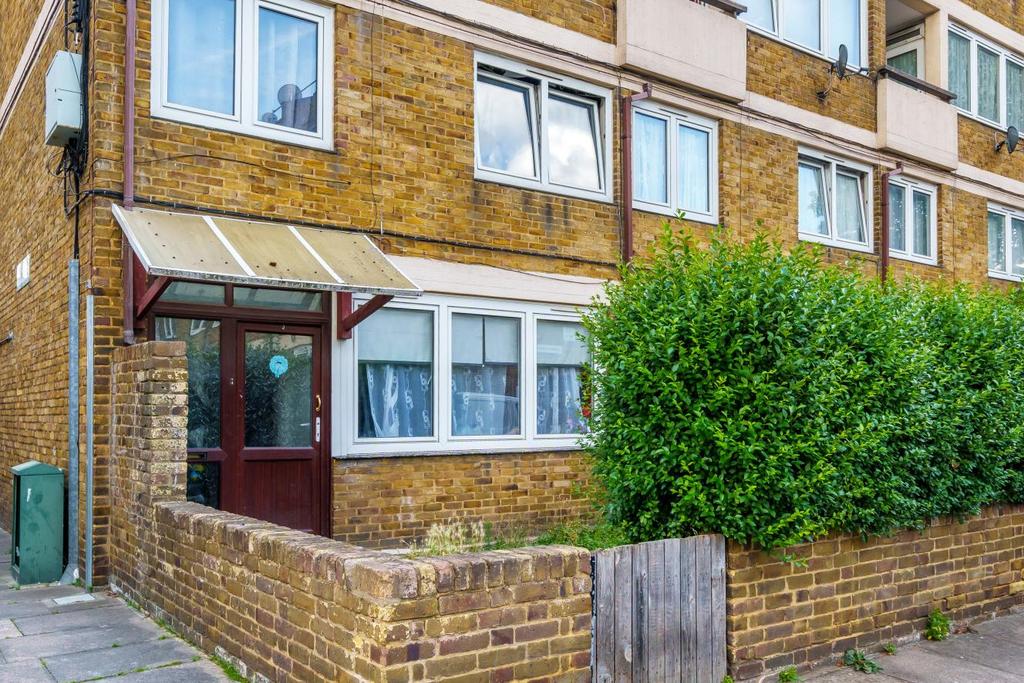 Consort Road, Peckham 3 bed flat for sale £385,000