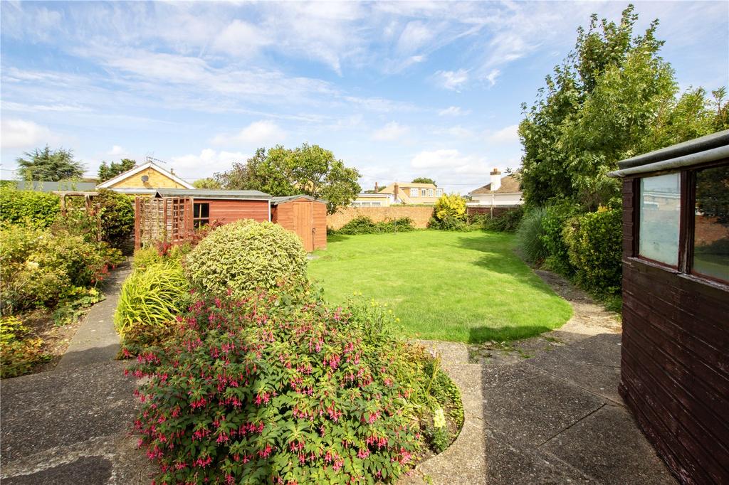 Oaklands Close, West Kingsdown, Sevenoaks, Kent, TN15 2 bed bungalow