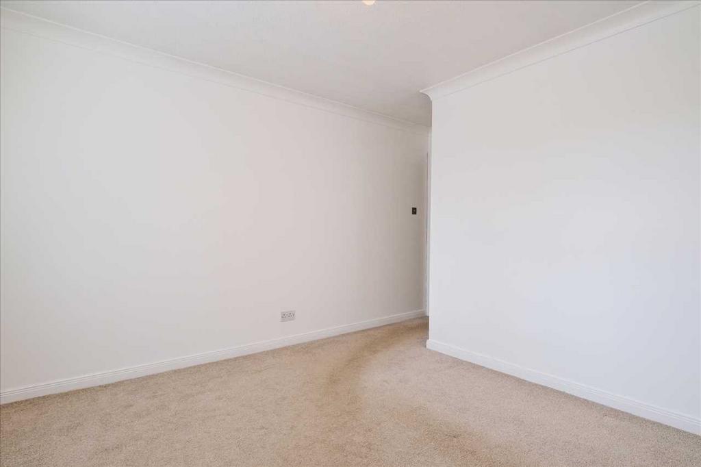Main Street, Holytown 2 bed apartment £64,995