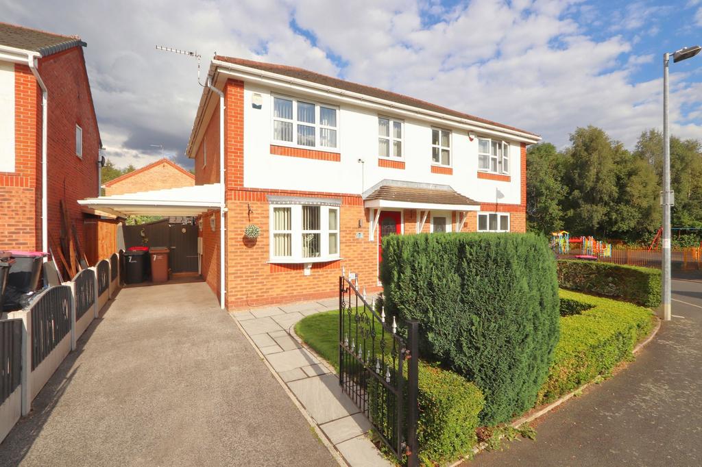 Patting Close, Irlam, M44 3 bed semidetached house for sale £260,000