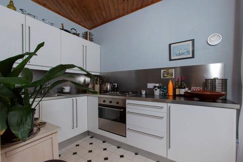2f1, 1 Munro Place, Edinburgh, EH3 5LJ