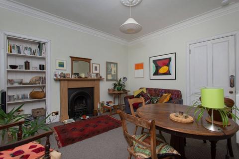 2f1, 1 Munro Place, Edinburgh, EH3 5LJ