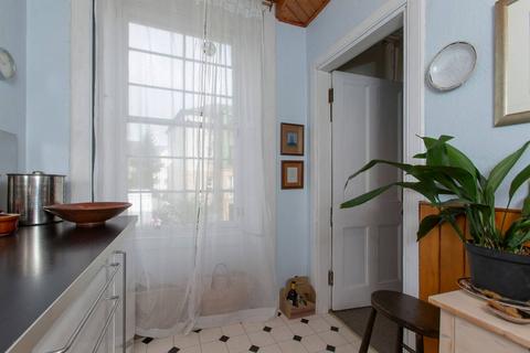 2f1, 1 Munro Place, Edinburgh, EH3 5LJ