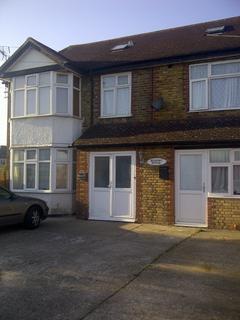 Studio to rent, Feltham TW14