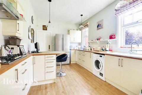 5 bedroom detached house for sale, Corton Road, Lowestoft