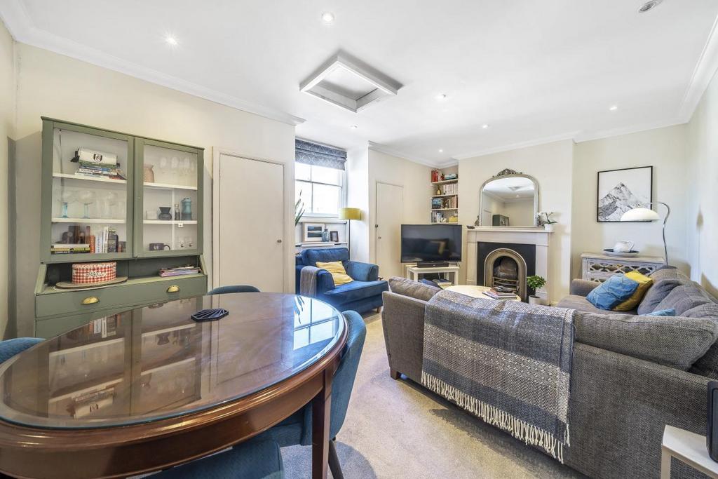 Balham Hill, Balham 2 bed flat for sale £650,000