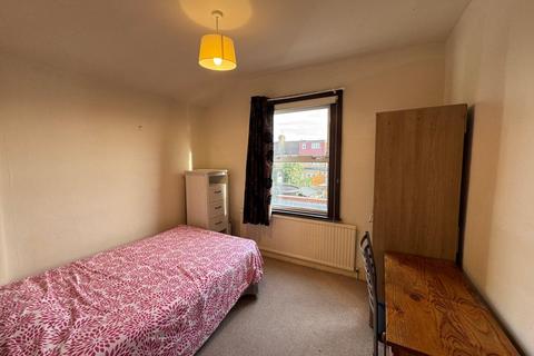 1 bedroom in a house share to rent, Aberdeen Road Harrow HA3, Harrow HA3