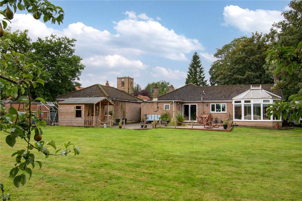 Brigg Road, South Kelsey, North Lincolnshire, LN7 4 bed bungalow for sale £520,000