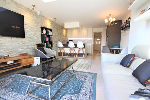 3 bedroom semi-detached house to rent, Heathfield Close, London