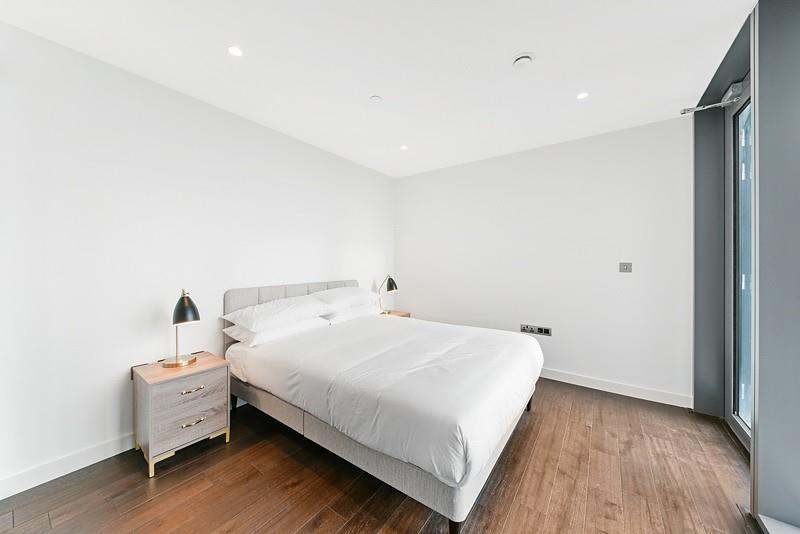 85 Royal Mint Street, London, E1 1 bed flat - £2,708 pcm (£625 pw)