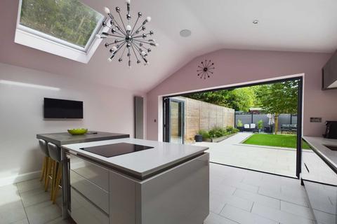 14 Cedar Walk, Hemel Hempstead, HP3 9EB