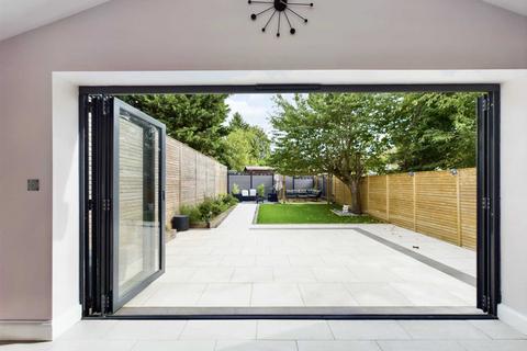 14 Cedar Walk, Hemel Hempstead, HP3 9EB