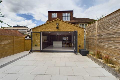 14 Cedar Walk, Hemel Hempstead, HP3 9EB