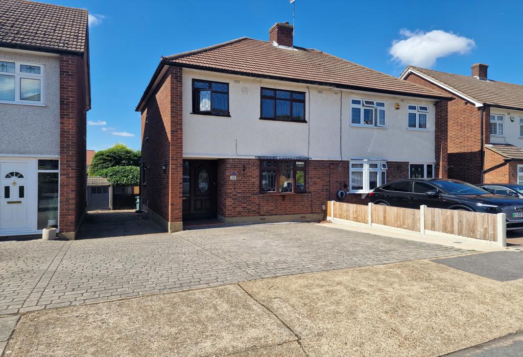 Rutland Drive, Hornchurch, Essex 3 bed semidetached house £2,000 pcm