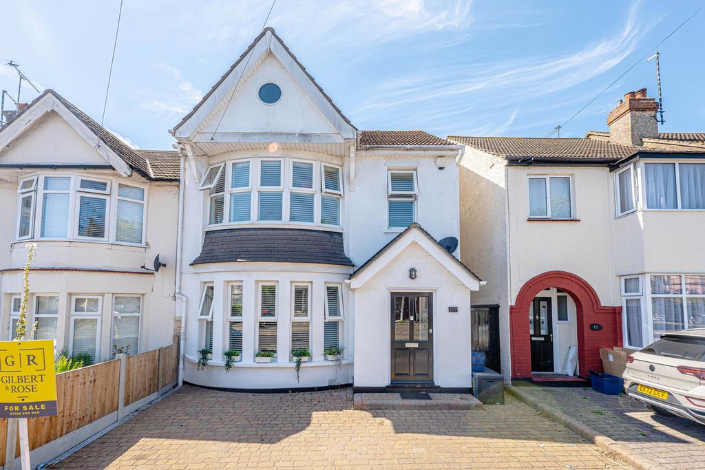 Southsea Avenue, Leighonsea, SS9 3 bed end of terrace house for sale