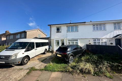 52 Ravensbourne Crescent, Romford, RM3 0UB