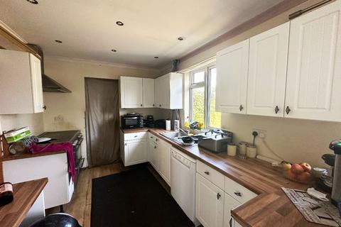 52 Ravensbourne Crescent, Romford, RM3 0UB