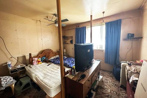 52 Ravensbourne Crescent, Romford, RM3 0UB