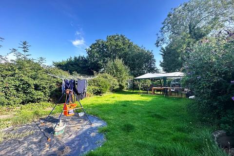 52 Ravensbourne Crescent, Romford, RM3 0UB