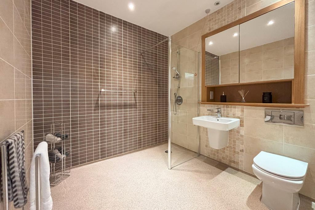 Bh apt 30 shower room