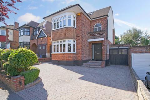 4 bedroom detached house to rent, Chiltern Way, Woodford Green