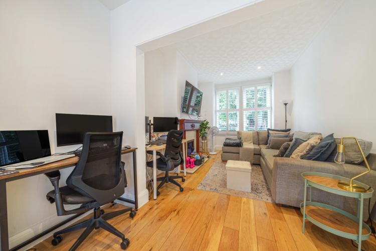 Prince Avenue London SW20 2 bed house £2,350 pcm (£542 pw)