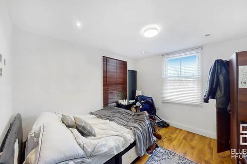 Property to rent, Elmfield Road, Balham