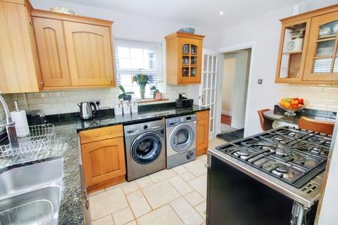 4 bedroom detached house for sale - Pinewood Road, High Wycombe HP12