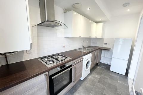 3 bedroom house to rent, Greenwood Terrace, Salford