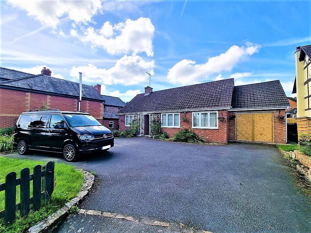 Lyonshall, Kington, Herefordshire, HR5 3JP 3 bed detached bungalow for