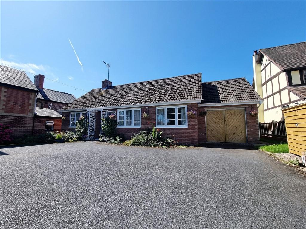 Lyonshall, Kington, Herefordshire, HR5 3JP 3 bed detached bungalow for