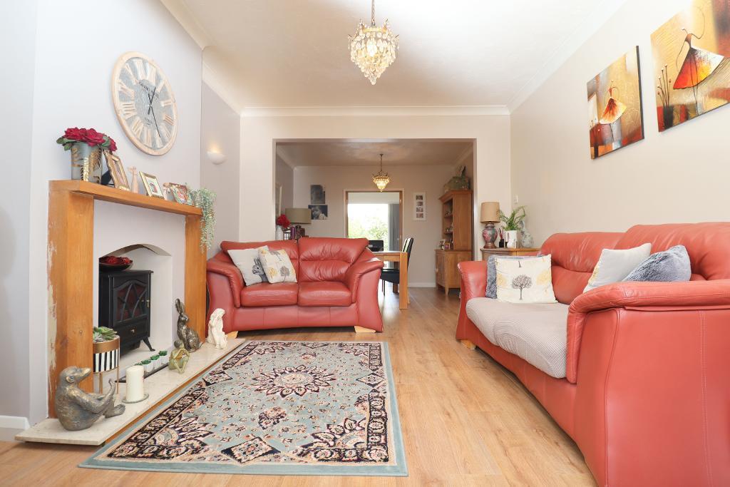 Mixes Hill, Stopsley, Luton... 2 bed detached bungalow for sale £380,000
