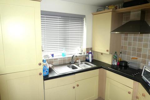 2 bedroom flat to rent, Boughton Avenue, Rhyl, Denbighshire, LL18 3EW