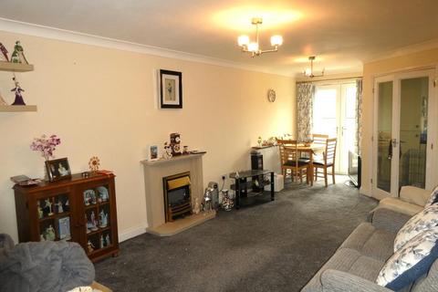 2 bedroom flat to rent, Boughton Avenue, Rhyl, Denbighshire, LL18 3EW