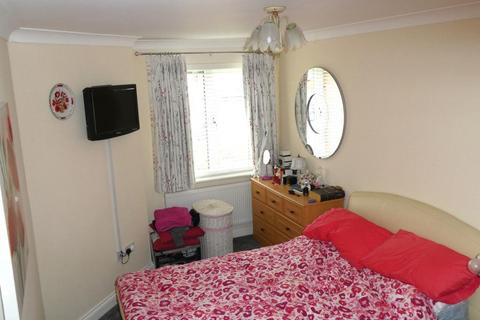 2 bedroom flat to rent, Boughton Avenue, Rhyl, Denbighshire, LL18 3EW