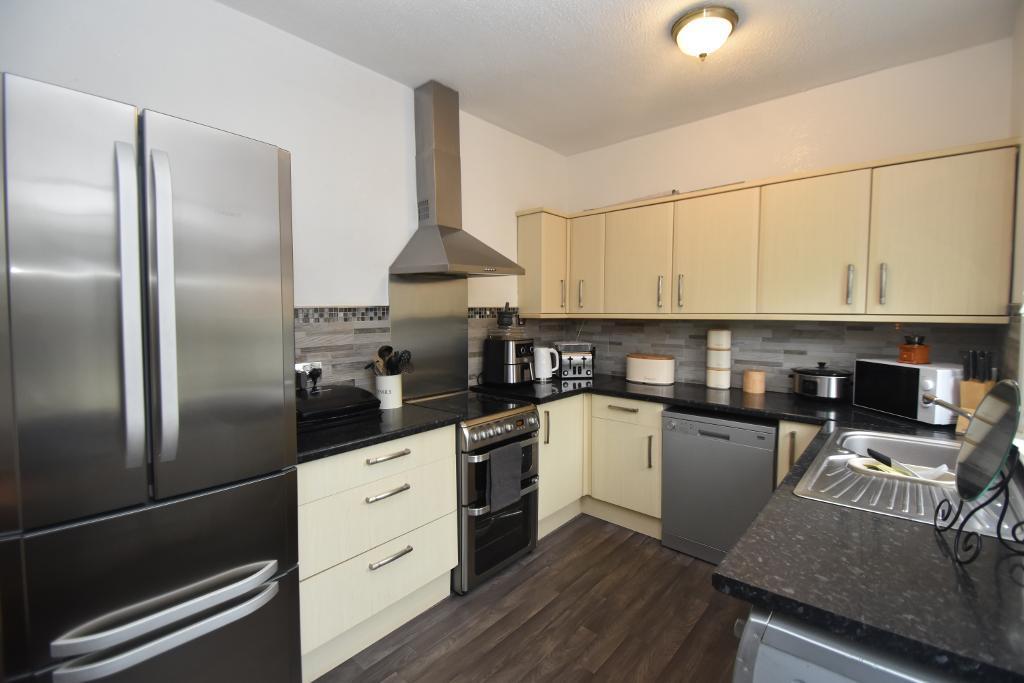 Cumbernauld Road, Stepps, Glasgow, G33 6EP 3 bed end of terrace house