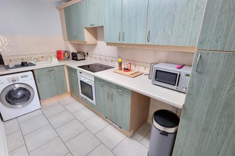 2 bedroom flat to rent, Seamer House