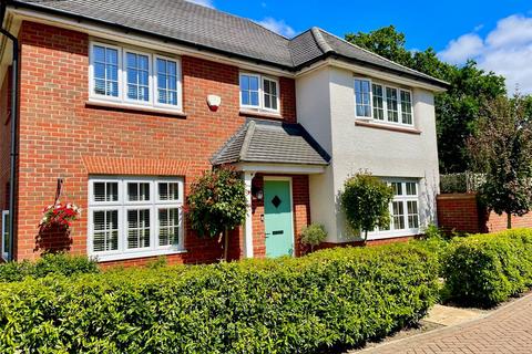 4 bedroom detached house for sale, Loveday Way, Thundersley, Essex, SS7