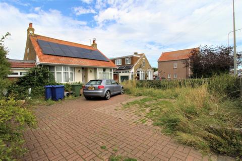 3 bedroom detached bungalow for sale - Queenborough Road, Minster On Sea, Sheerness
