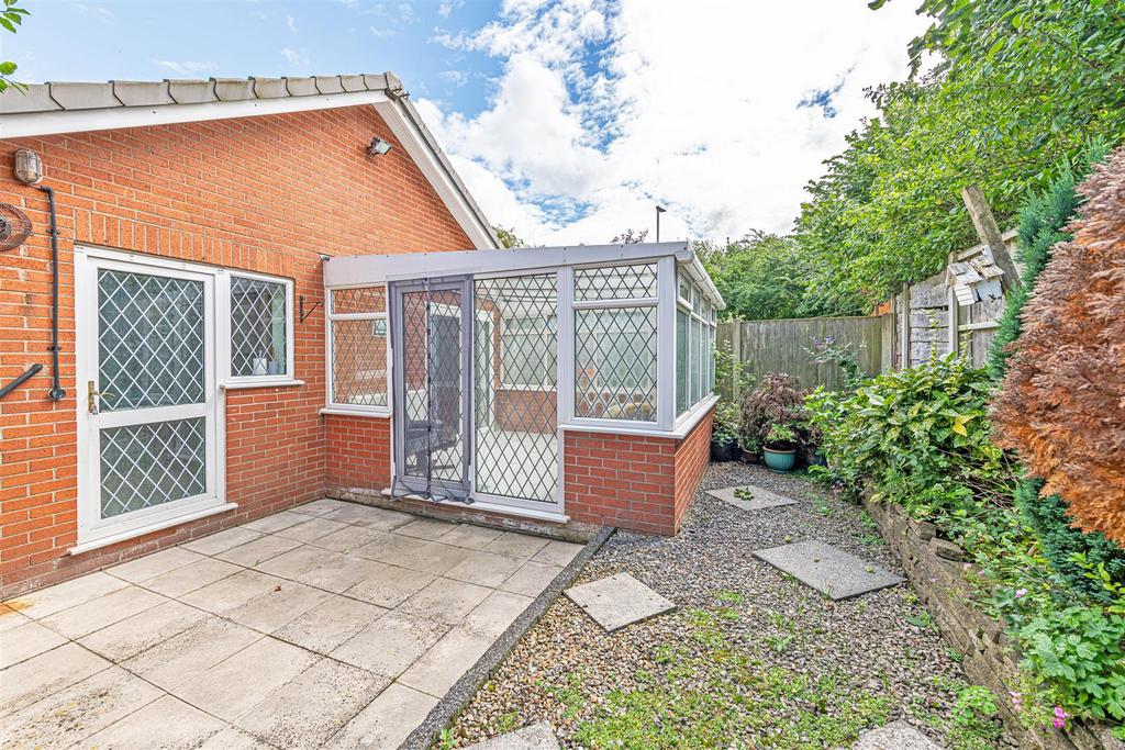 Franklin Close, Old Hall, Warrington 2 bed detached bungalow for sale