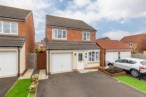 3 bedroom detached house for sale - Linnet Close, Five Mile Park, Newcastle Upon Tyne