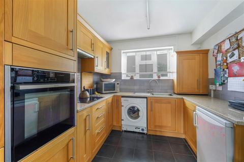 2 bedroom flat for sale, Radstock Way, Merstham Redhill RH1