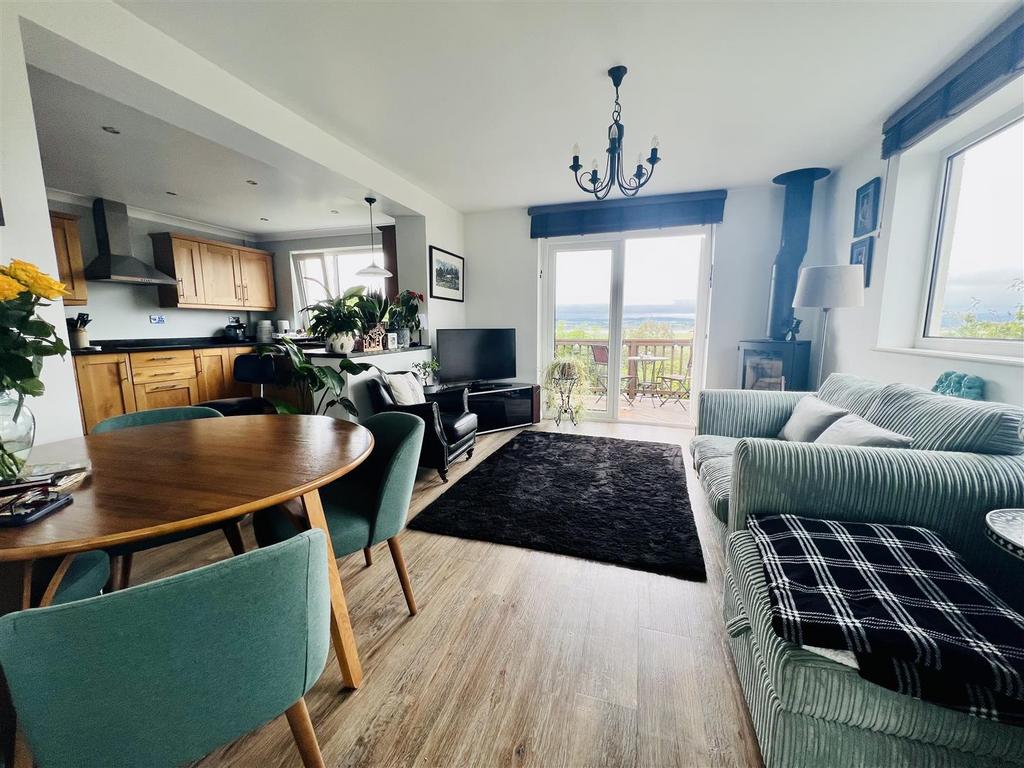 Sitting/Dining Room