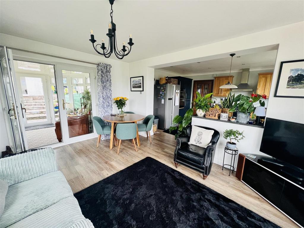 Sitting/Dining Room