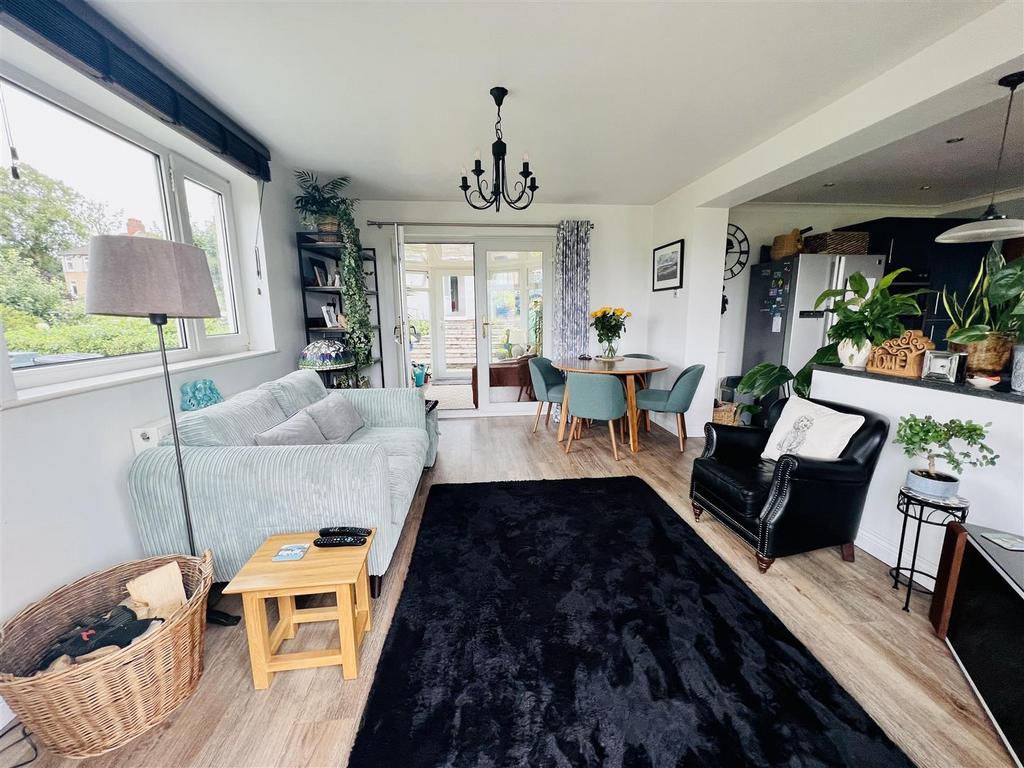 Sitting/Dining Room