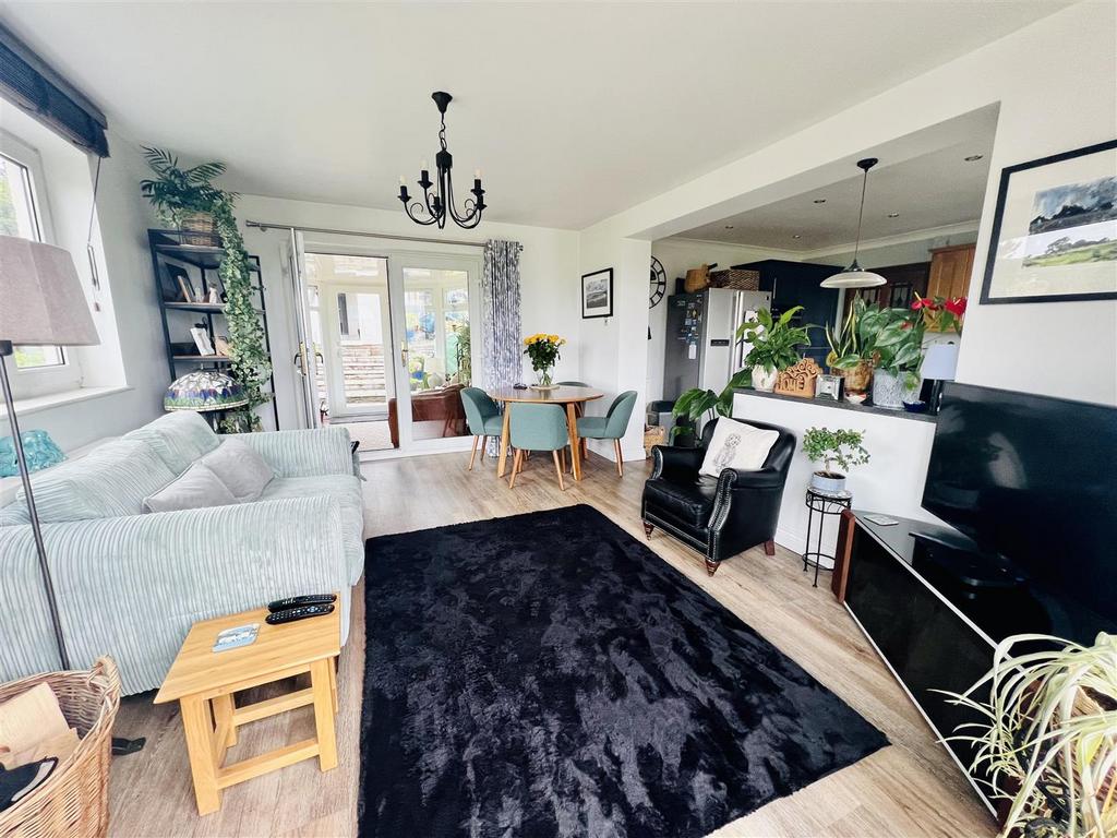 Sitting/Dining Room