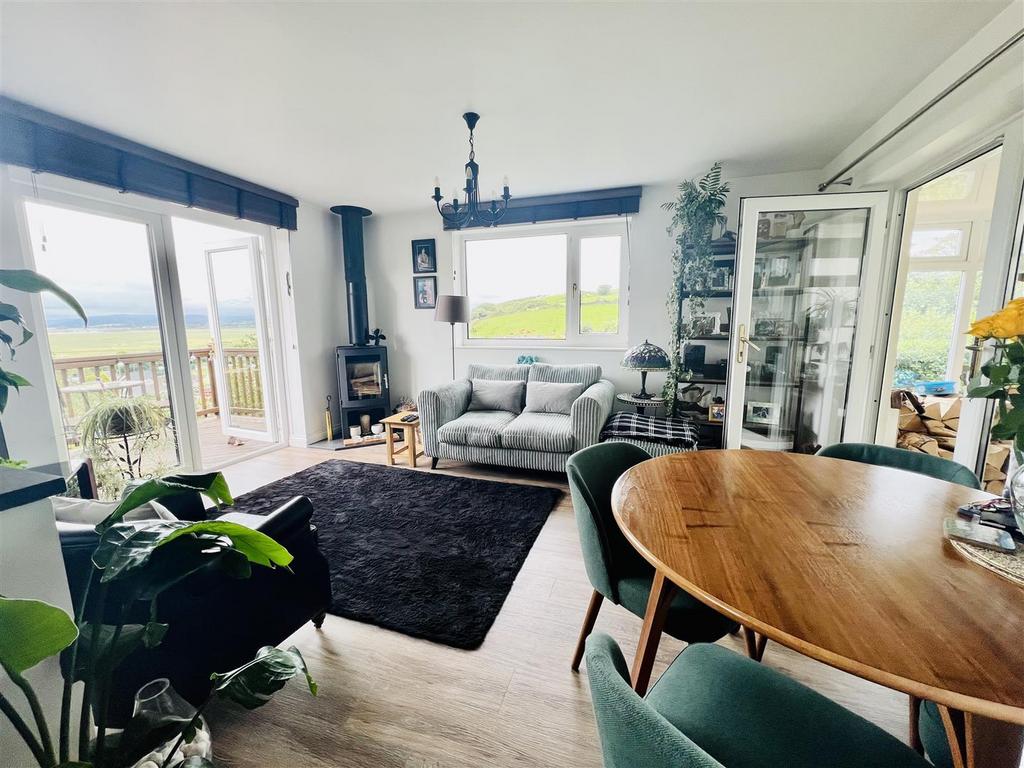 Sitting/Dining Room